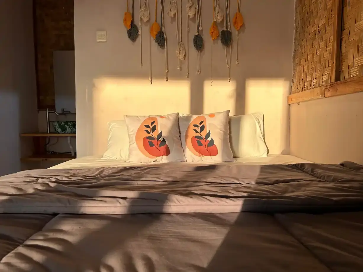 Kamar Mamih interior traditional homestay Cianjur